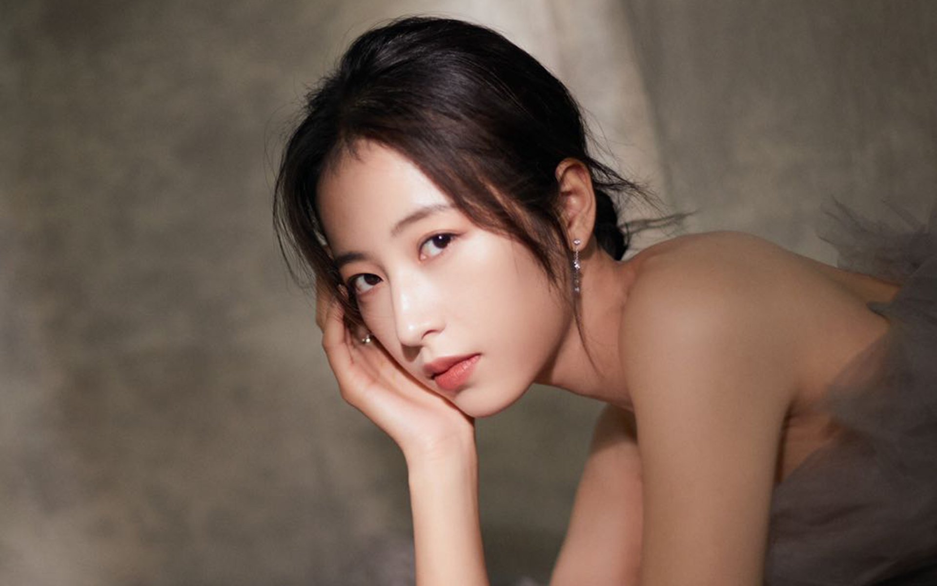 开云体育手机版-“极速追逐：瞬间超车让全场沸腾”，极速追赶