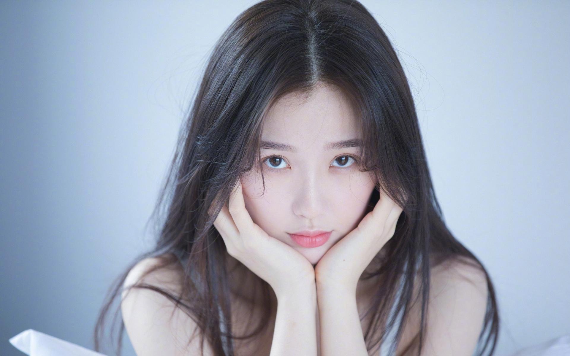 “足球公益行走进社区，促进全民健身与体育普及”，足球公益活动标语