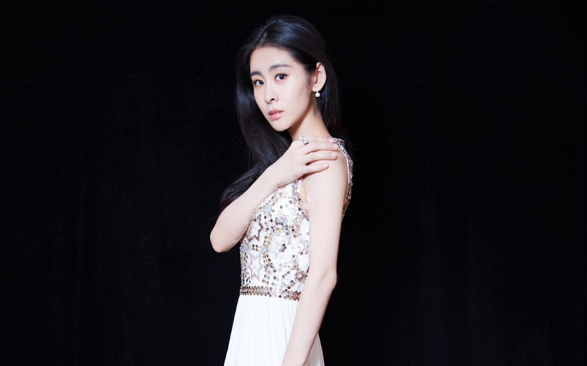 国际象棋中国公开赛天津滨海举行，240余名中外棋手角逐，国际象棋比赛现场